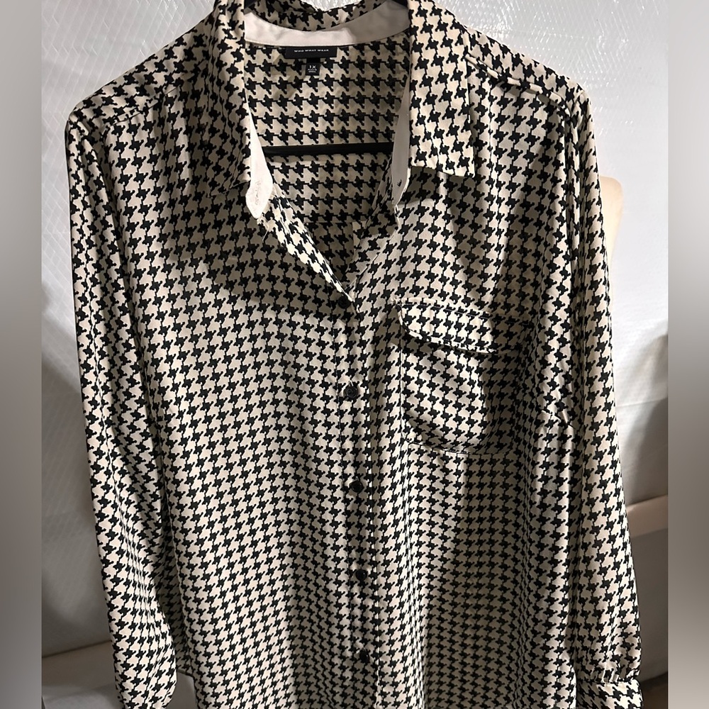 Who What Wear Houndstooth Black and Cream Blouse